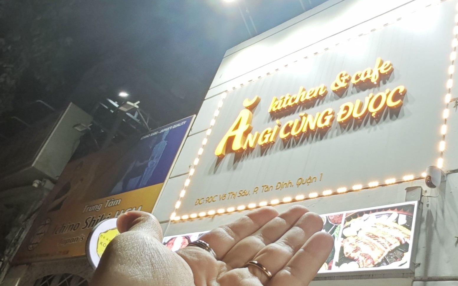 Những kiểu hút khách "độc lạ", ít tốn kém của nhiều hàng quán ở TPHCM