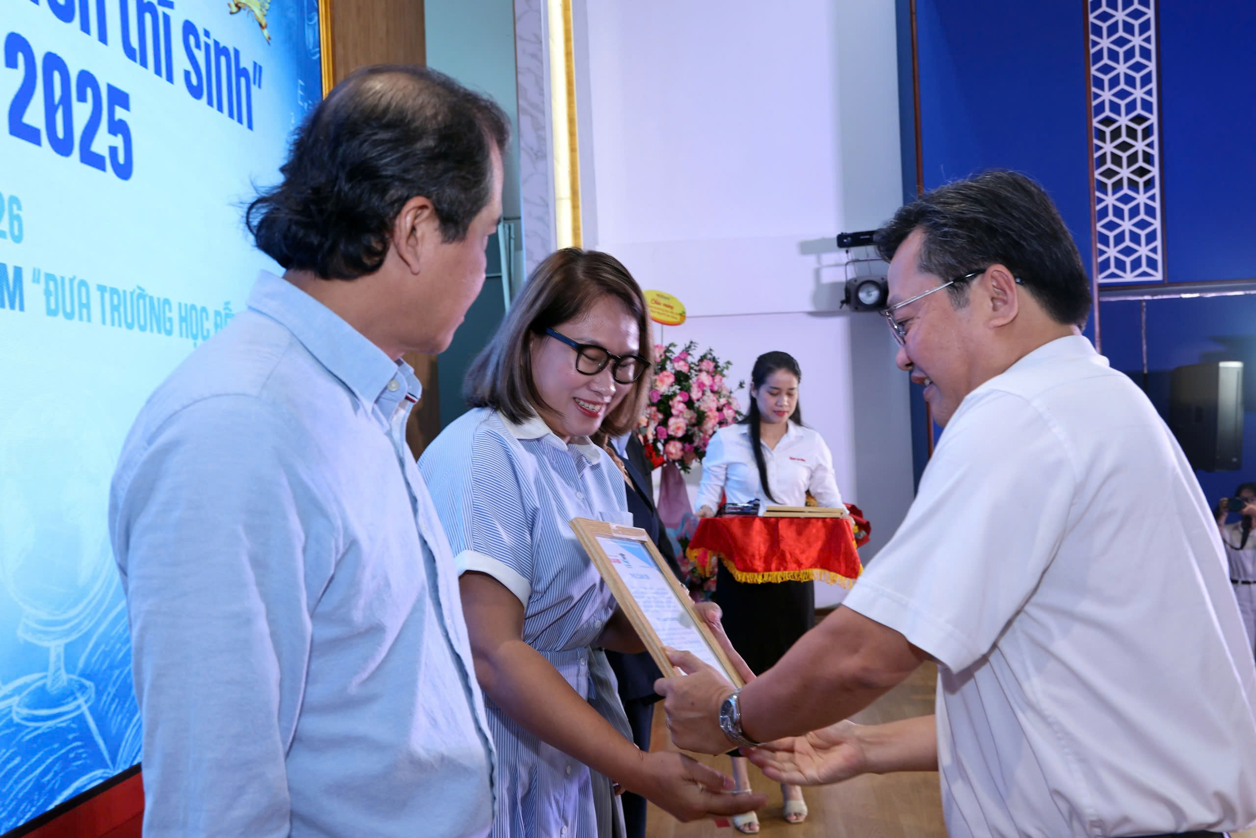 Bền bỉ 25 năm chương tr&igrave;nh &ldquo;Đưa trường học đến th&iacute; sinh&rdquo; - Ảnh 10.
