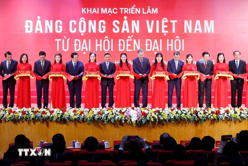 Triển l&atilde;m Đảng Cộng sản Việt Nam: Từ Đại hội đến Đại hội khai mạc tại H&agrave; Nội - Ảnh 1.
