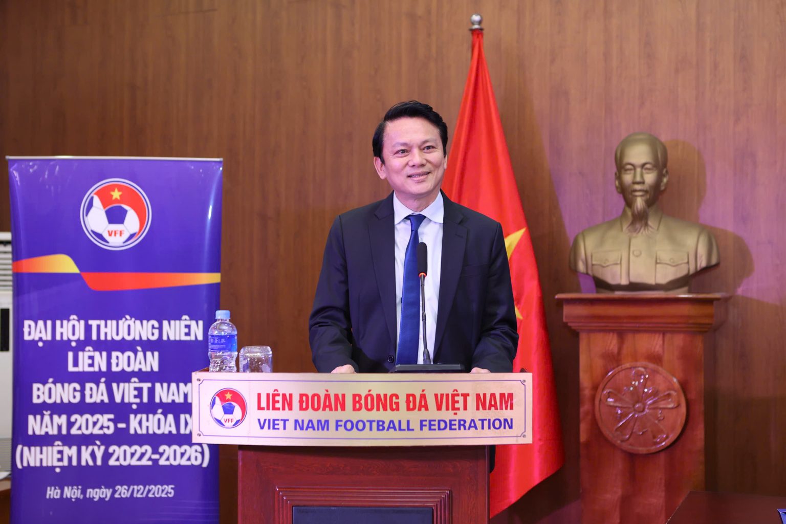 Tổng thư k&yacute; LĐBĐ Đ&ocirc;ng Nam &Aacute;: B&oacute;ng đ&aacute; Việt Nam trải qua năm 2025 đầy th&agrave;nh c&ocirc;ng - Ảnh 1.
