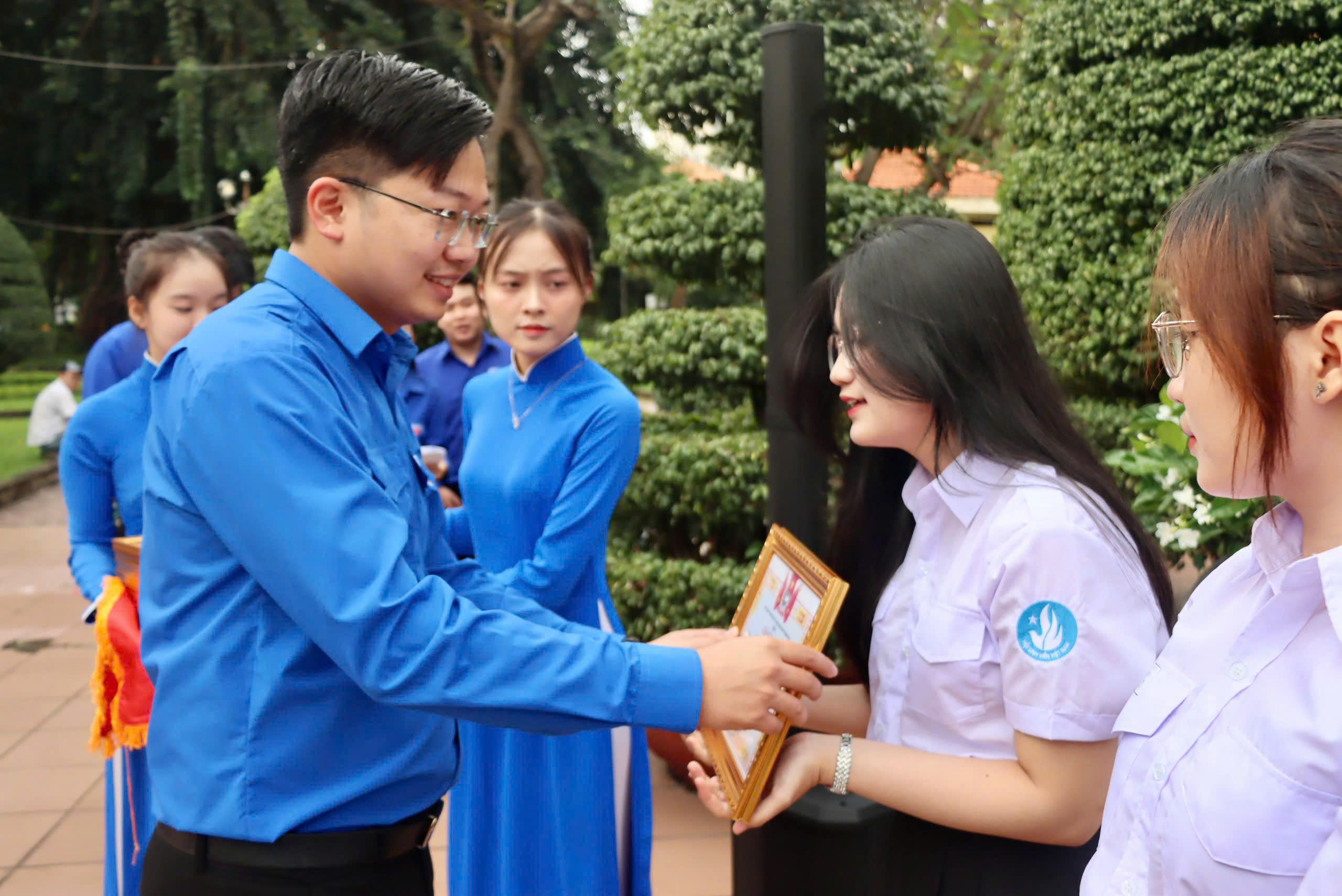 Tuyên dương 75 gương “Sinh viên 5 tốt”, “Học sinh 3 rèn luyện” Đoàn UBND TPHCM năm 2025 - Ảnh 2.