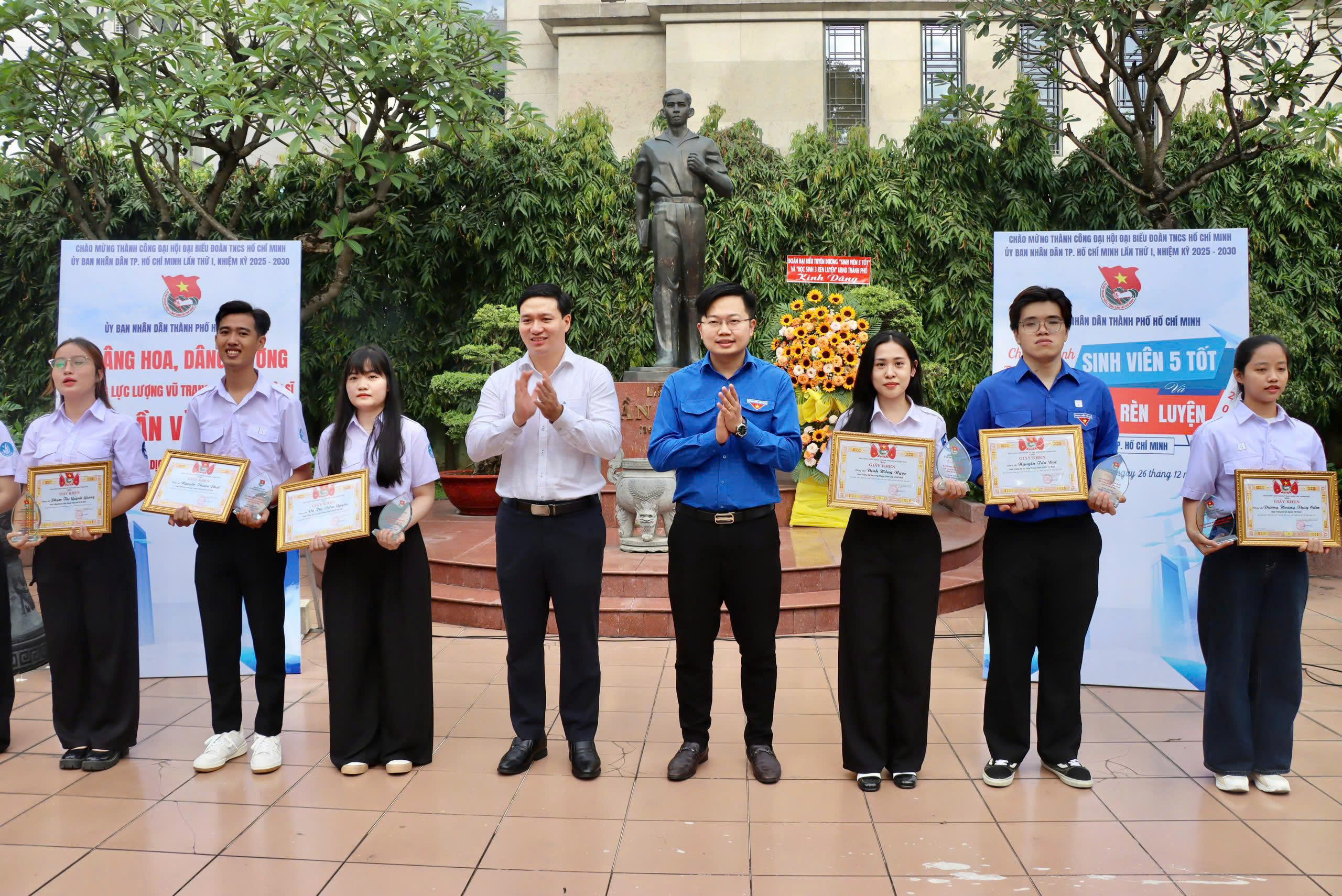 Tuyên dương 75 gương “Sinh viên 5 tốt”, “Học sinh 3 rèn luyện” Đoàn UBND TPHCM năm 2025 - Ảnh 3.