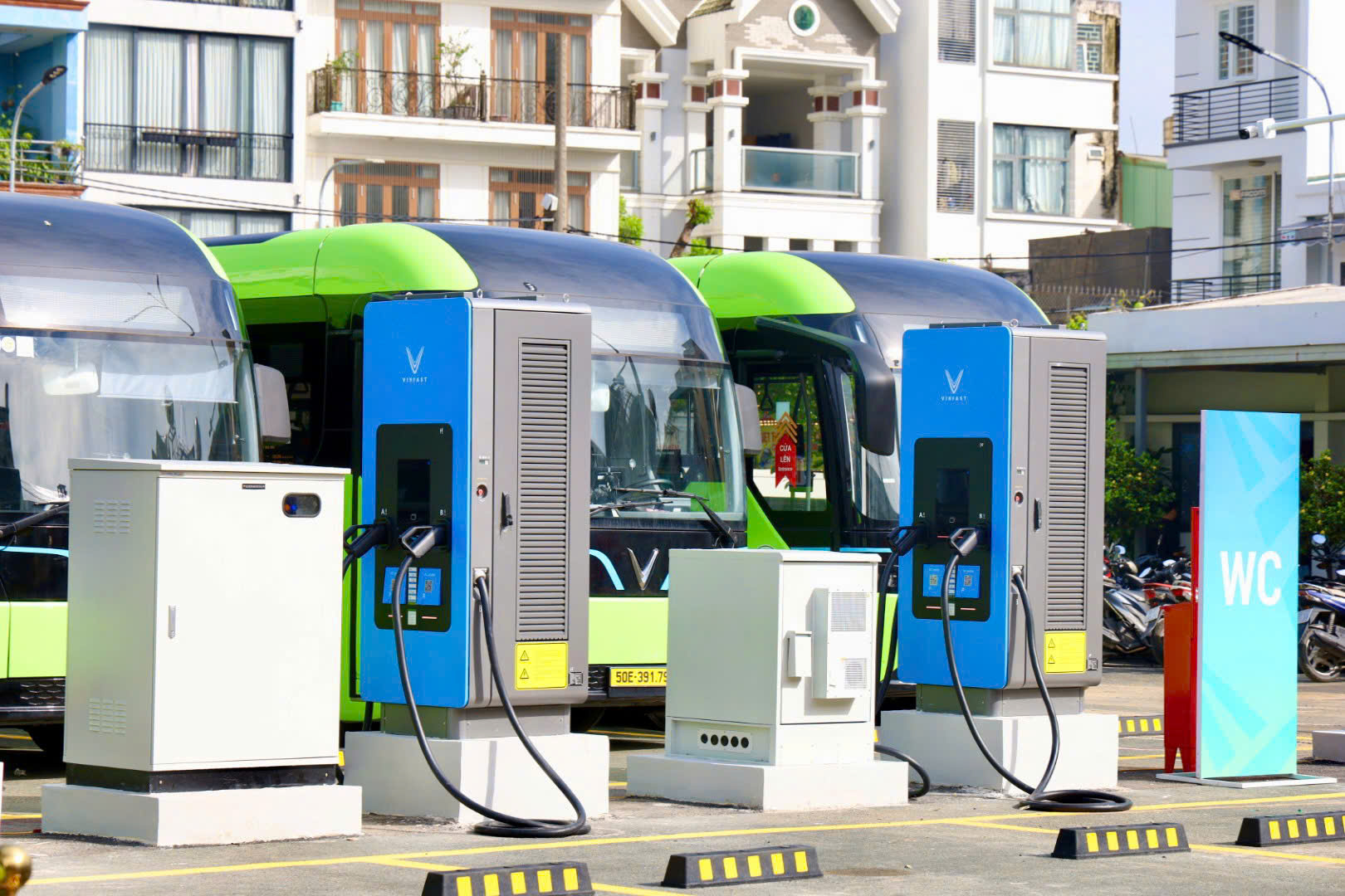 58 xe buýt điện mới xuất hiện trên đường phố TP HCM - Ảnh 9.