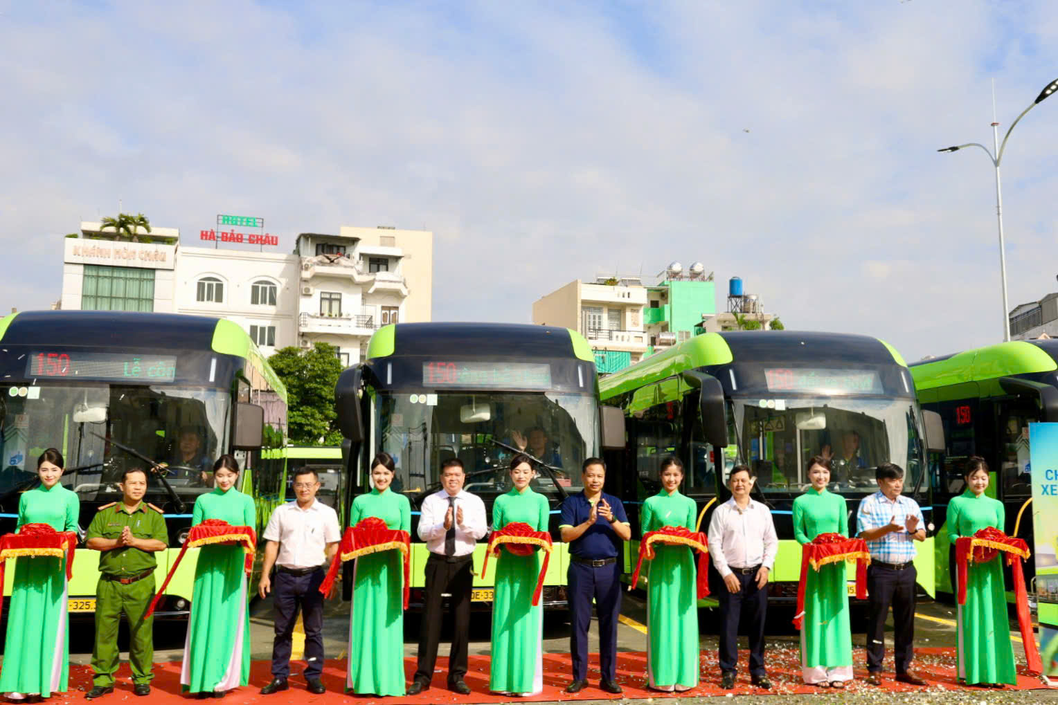 58 xe buýt điện mới xuất hiện trên đường phố TP HCM - Ảnh 6.