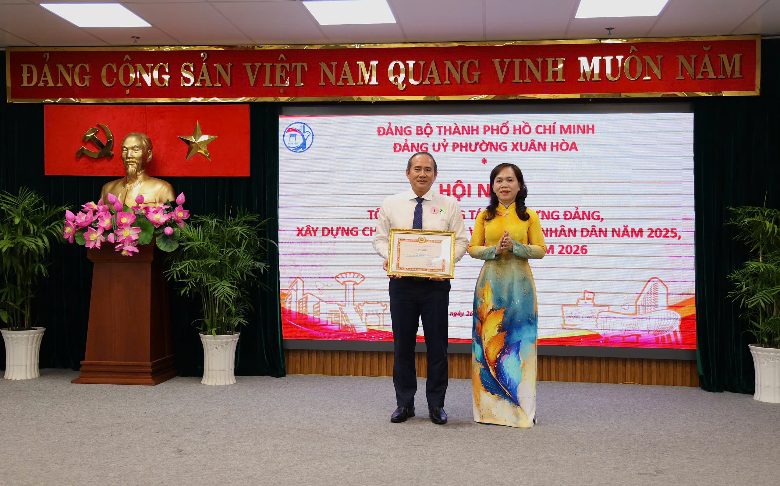 Phường Xuân Hòa giải quyết 100% hồ sơ hành chính đúng hạn - Ảnh 6.