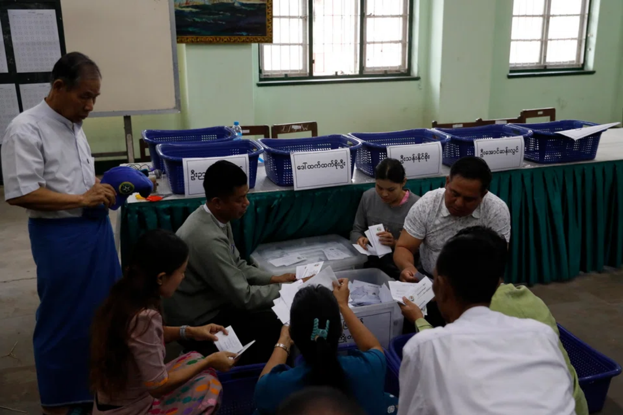 Myanmar bước vào tổng tuyển cử - Ảnh 1.