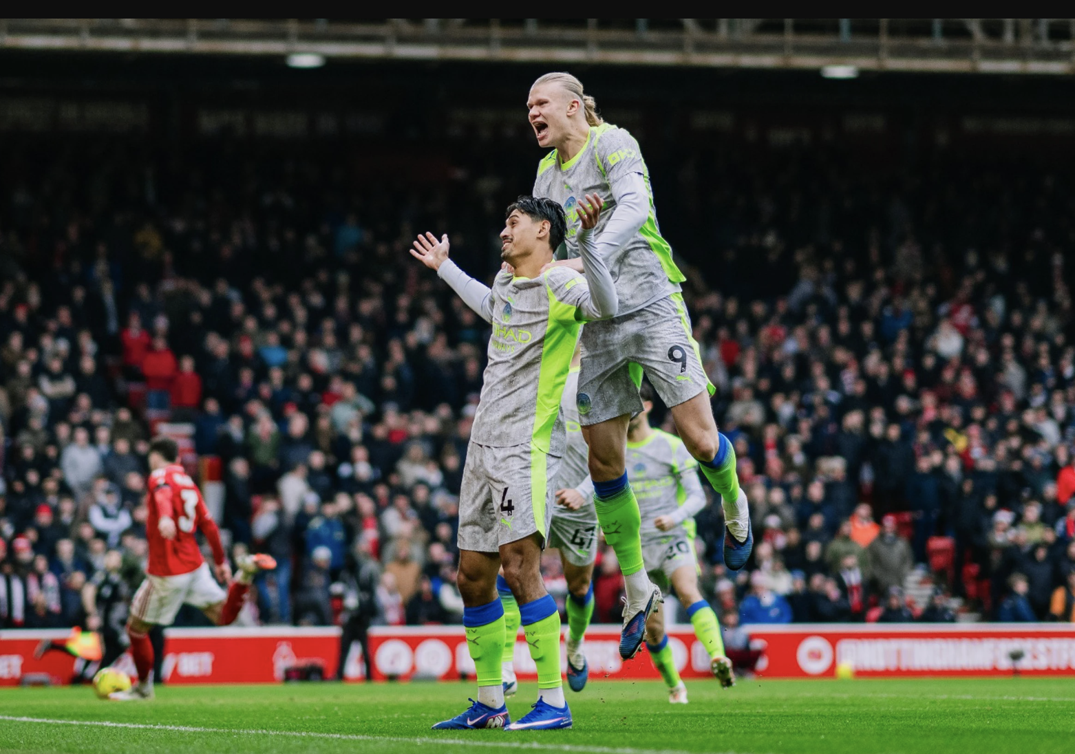 "Vua kiến tạo" Cherki hạ gục Nottingham Forest, Man City soán ngôi đầu Ngoại hạng - Ảnh 3.
