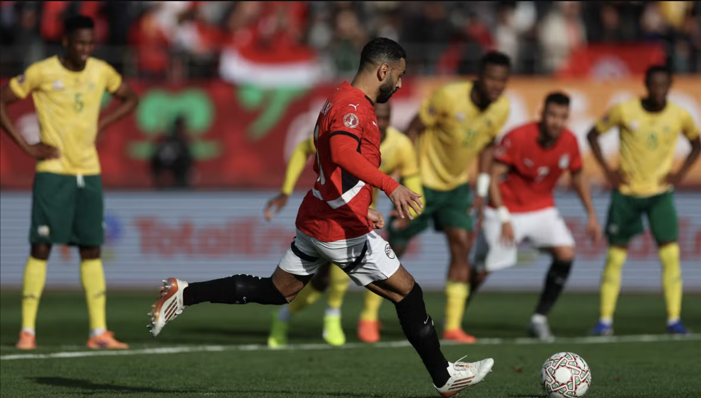 Salah lập đại công, "Pharaohs" vào vòng knock-out Cúp châu Phi - Ảnh 2.