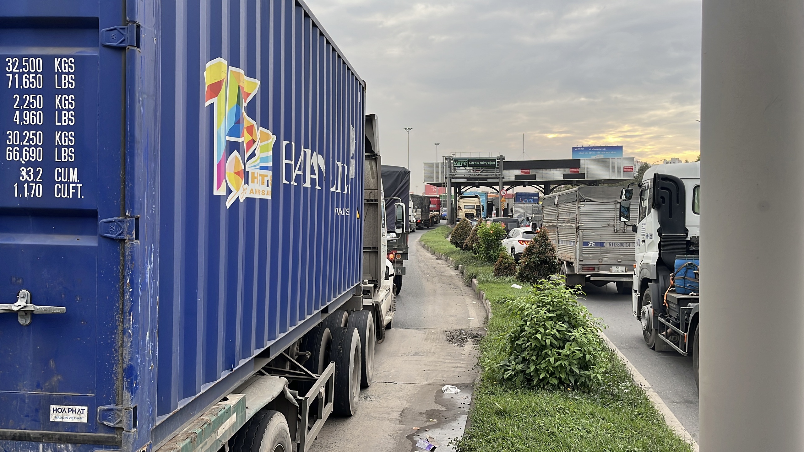 CLIP 3 trạm thu phí bỏ hoang như những 'lô cốt' án ngữ trên Quốc lộ 1,51 kết nối Đồng Nai với TPHCM - Ảnh 12.
