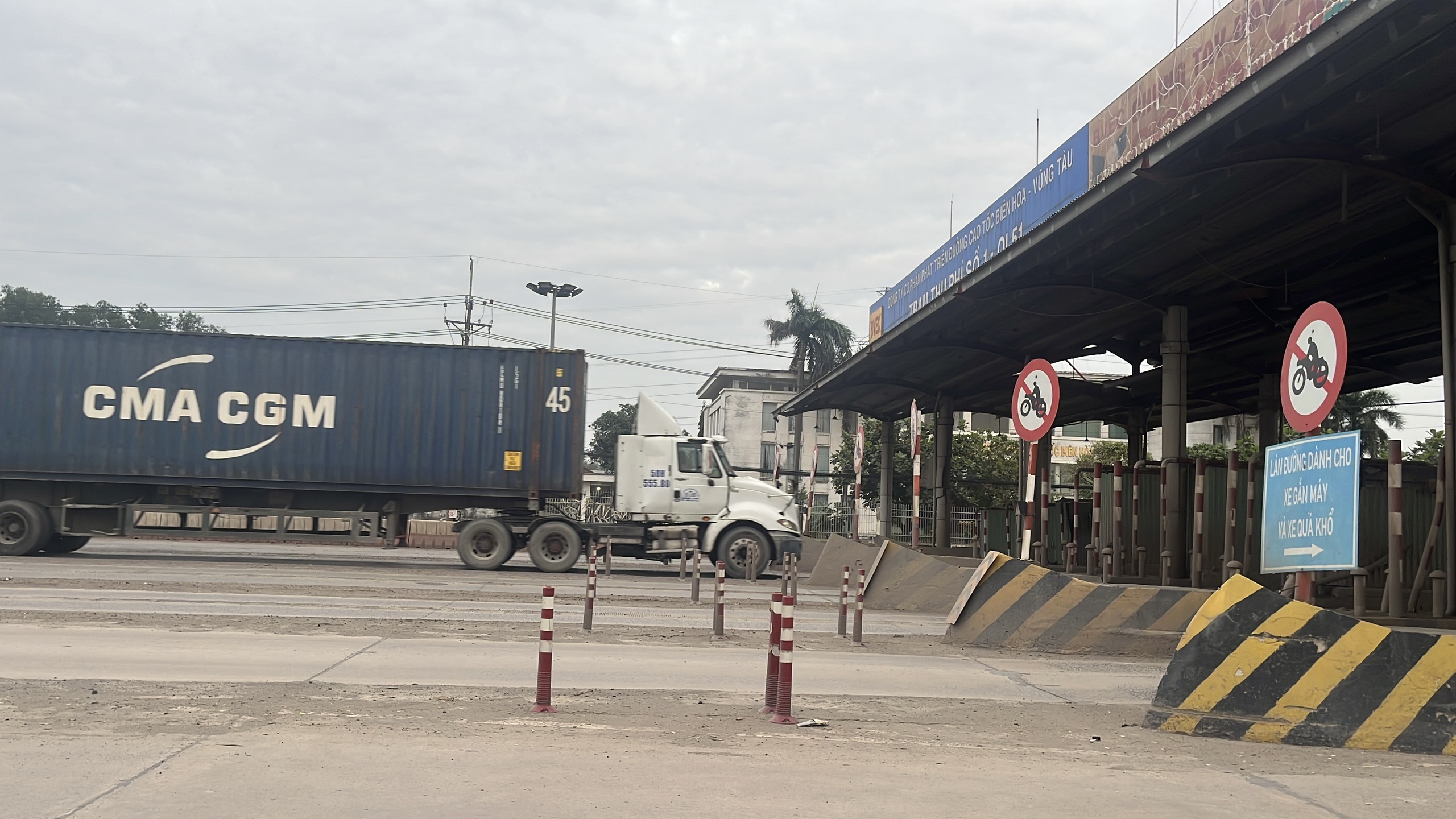 CLIP 3 trạm thu phí bỏ hoang như những 'lô cốt' án ngữ trên Quốc lộ 1,51 kết nối Đồng Nai với TPHCM - Ảnh 19.