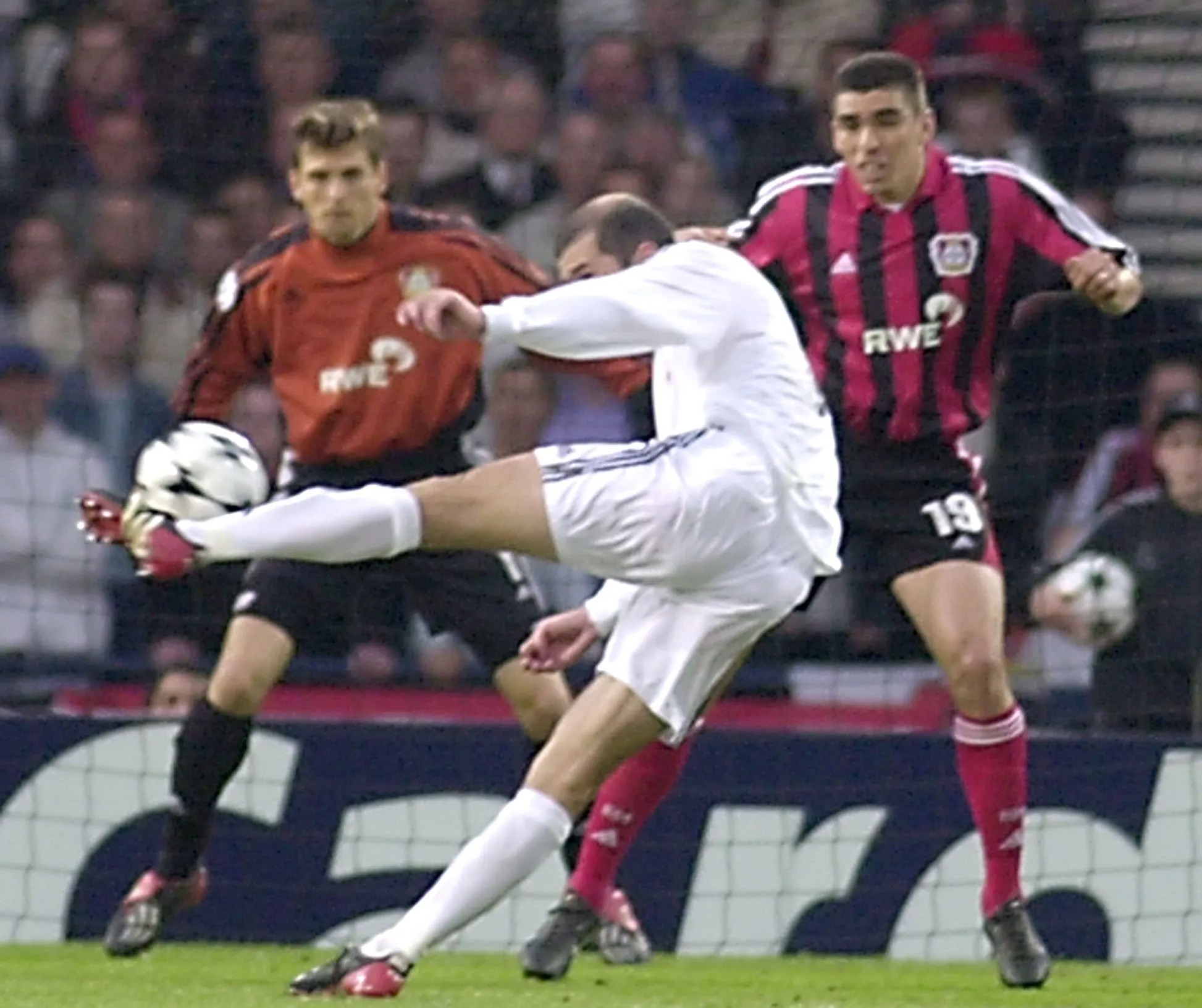 Dorgu được ví với huyền thoại Zidane thời đỉnh cao - Ảnh 2.