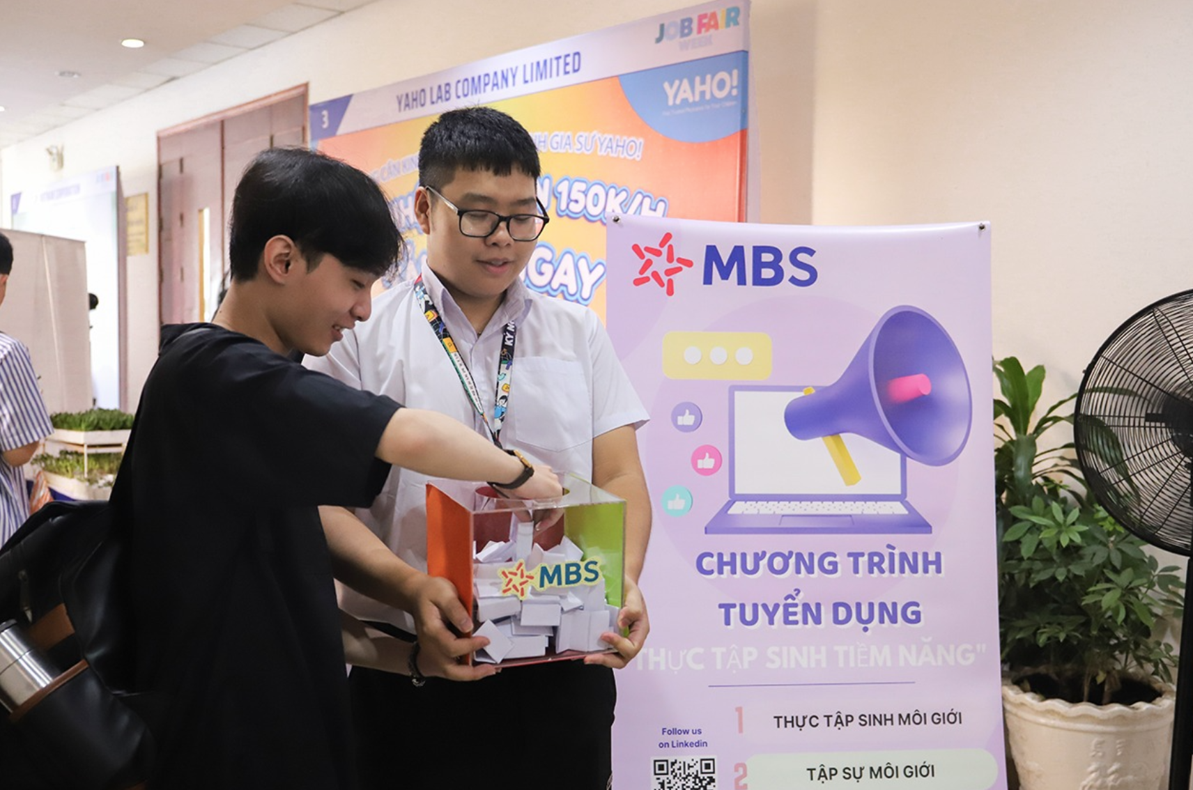 Góc nghịch lý: Doanh nghiệp thiếu người, ứng viên vẫn thất nghiệp - Ảnh 1.