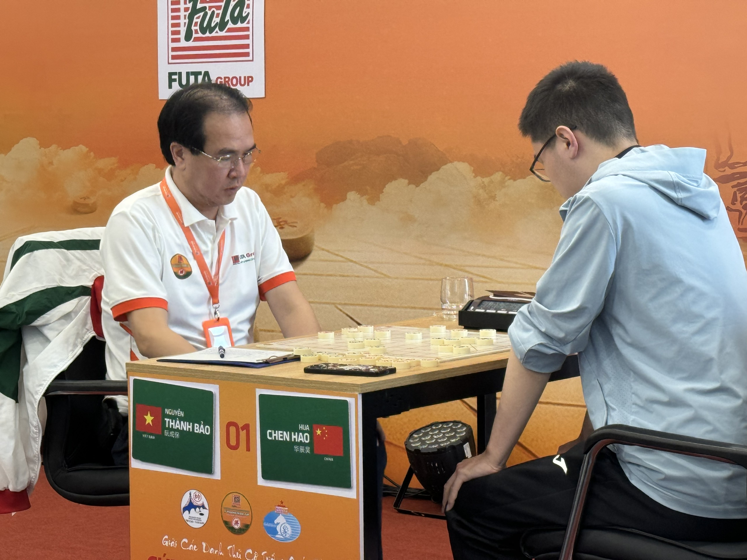 Nguyễn Th&agrave;nh Bảo hạ thần đồng Trung Quốc, tranh chung kết C&uacute;p Cờ tướng Phương Trang - Ảnh 2.