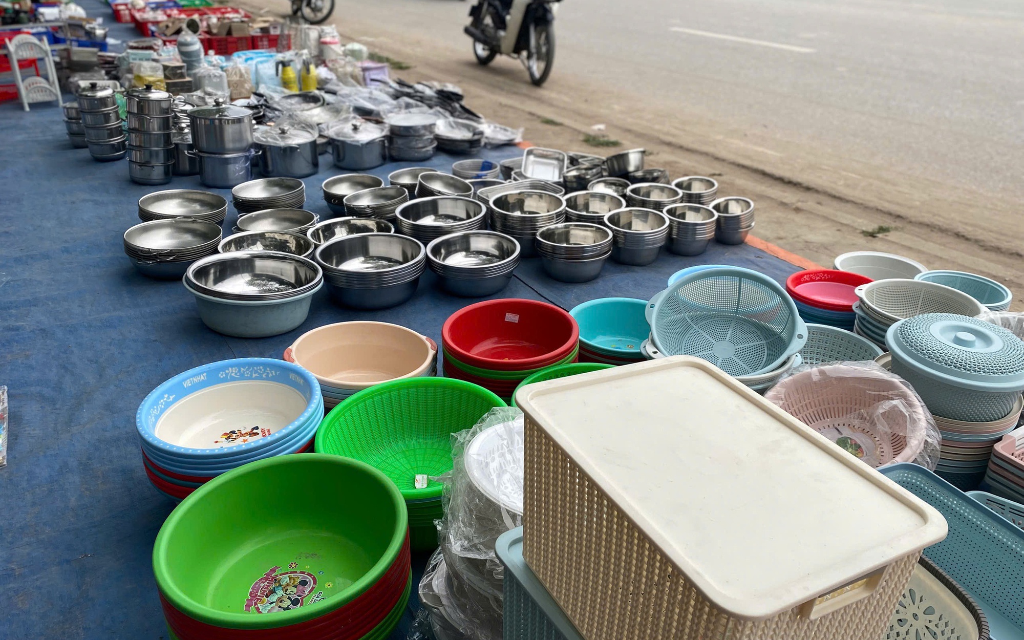 Nhựa tái chế loay hoay đầu ra