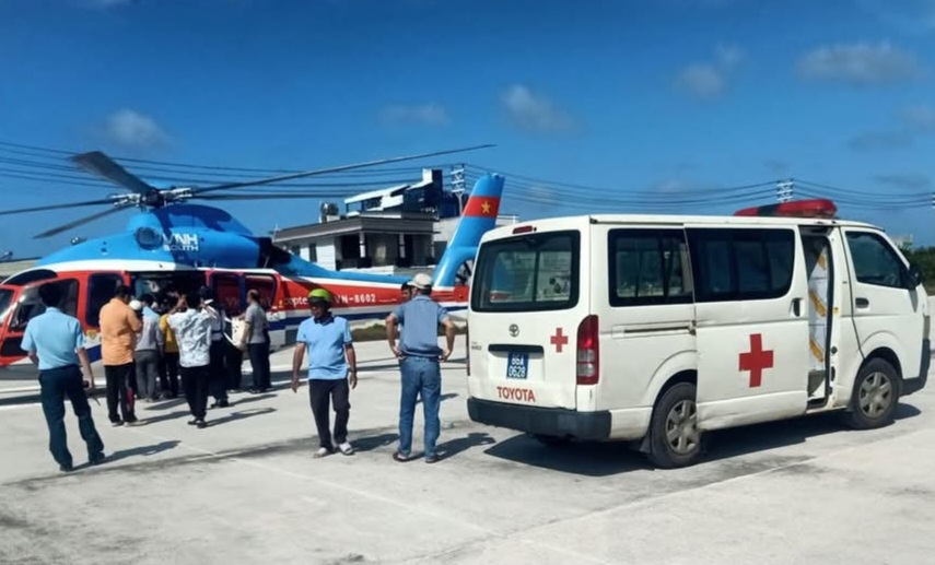 Thực hư chuyến bay chuyển viện từ Ph&uacute; Qu&yacute; v&agrave;o đất liền gi&aacute; gần nửa tỉ đồng - Ảnh 1.