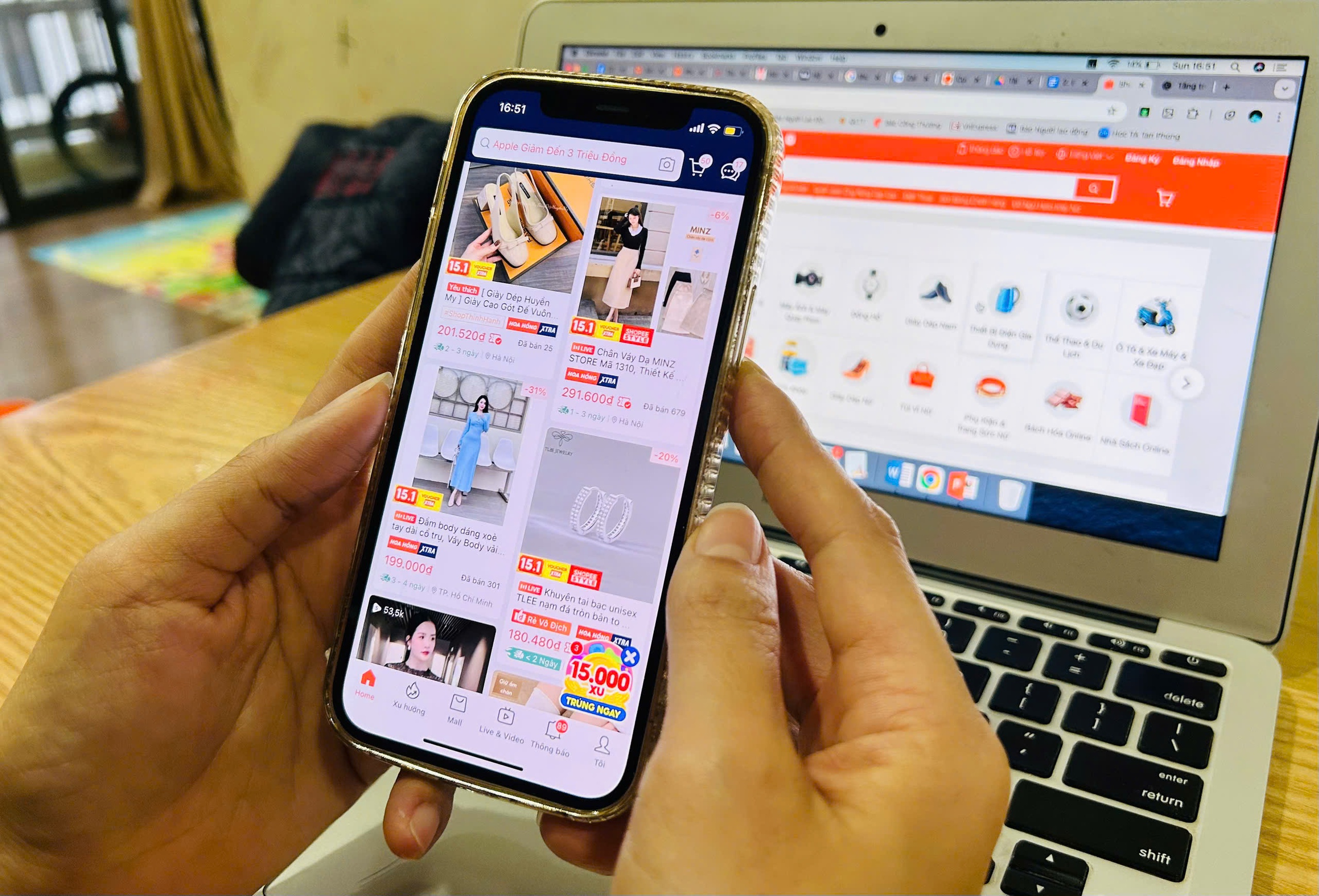 Siết thu thuế tr&ecirc;n s&agrave;n thương mại điện tử để chống thất thu hiệu quả - Ảnh 1.