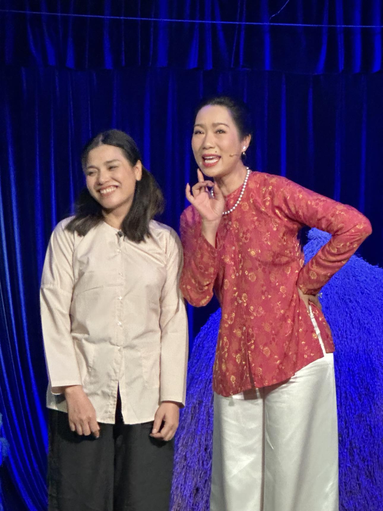 NSND Trịnh Kim Chi tái diễn "Vụ án trộm trứng gà" mang quà tù thiện cho người nghèo ở miền Trung - Ảnh 3.