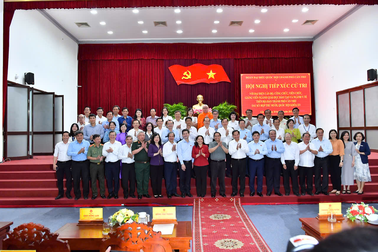 Thủ tướng Phạm Minh Chính công bố 2 máy xạ trị cho Bệnh viện Ung bướu Cần Thơ - Ảnh 6.