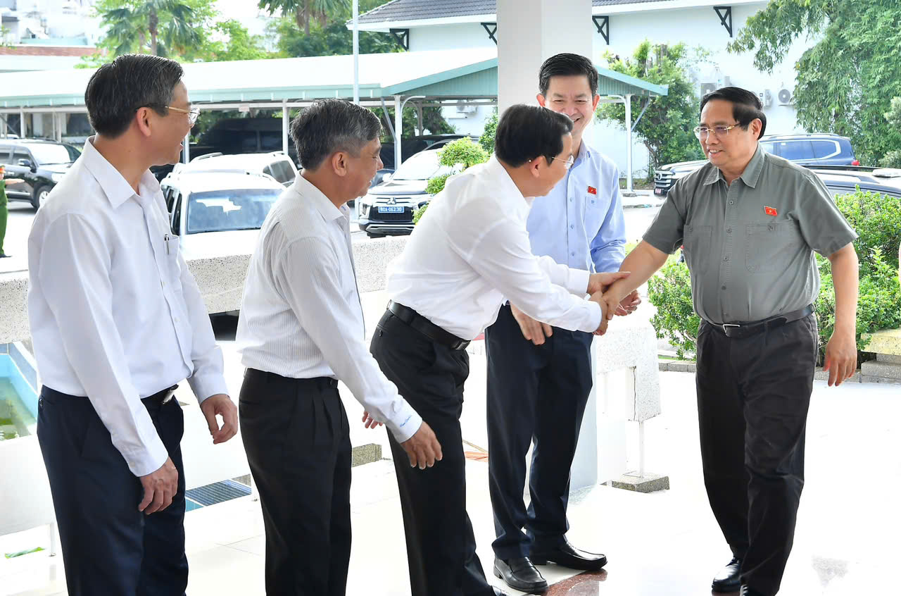 Thủ tướng Phạm Minh Chính công bố 2 máy xạ trị cho Bệnh viện Ung bướu Cần Thơ - Ảnh 3.