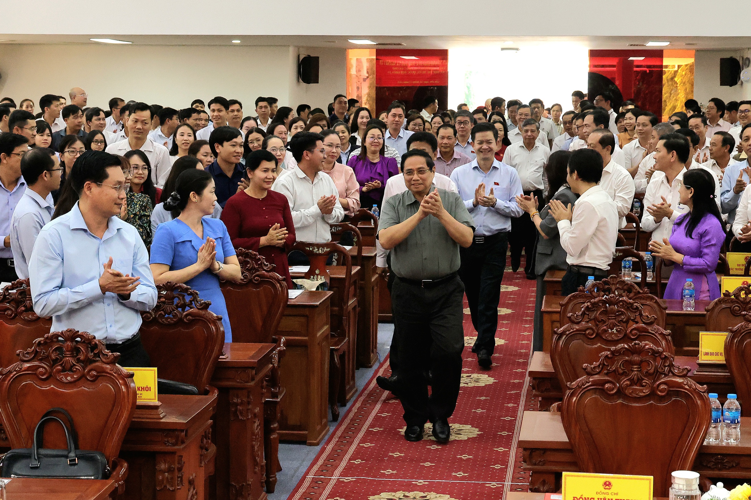 Thủ tướng Phạm Minh Chính công bố 2 máy xạ trị cho Bệnh viện Ung bướu Cần Thơ - Ảnh 2.