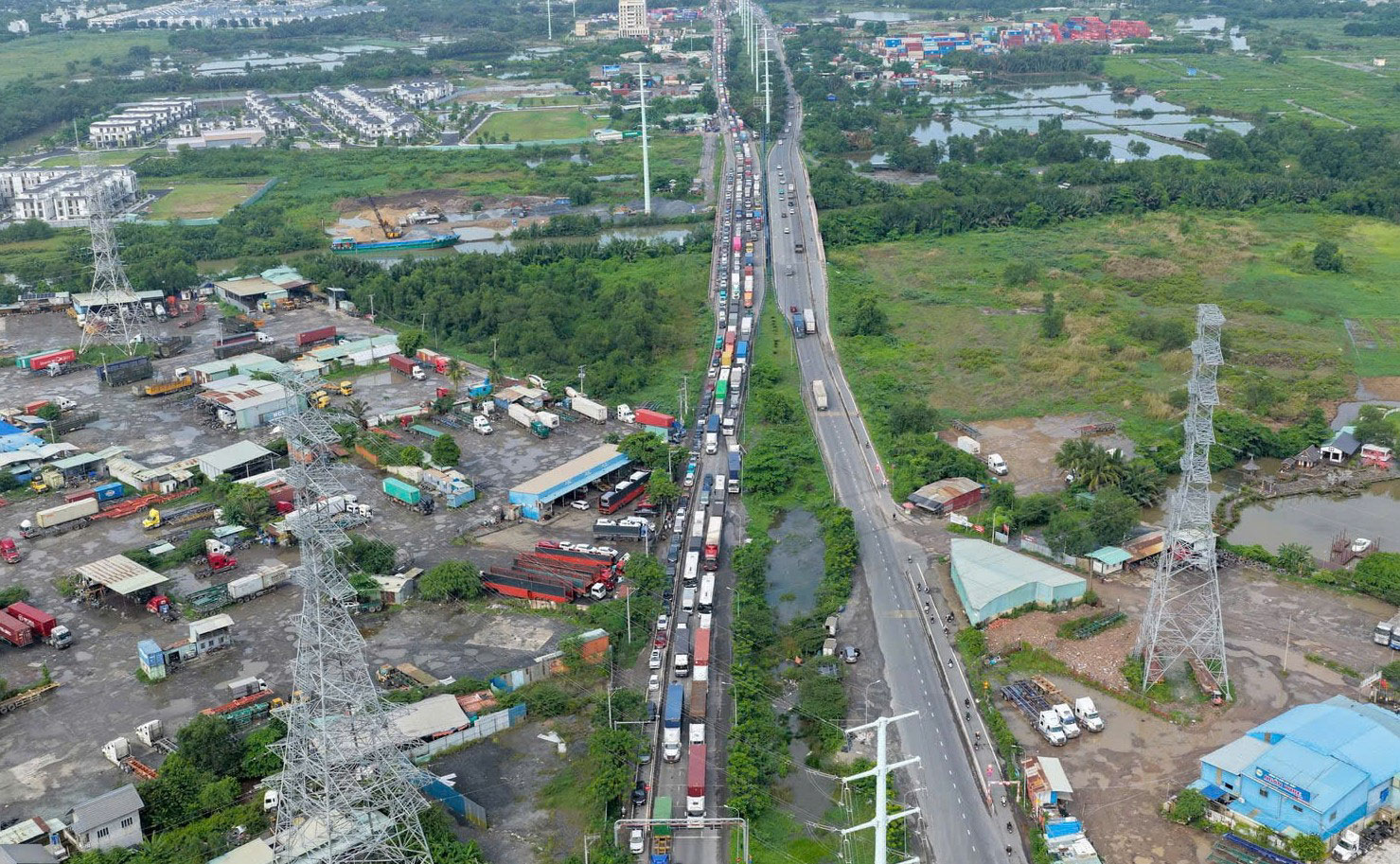 Đột phá hạ tầng, nâng tầm đô thị: Hạ tầng giao thông kết nối chưa tương xứng - Ảnh 1.