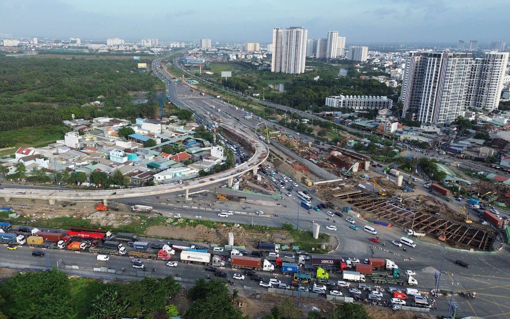 Sắp thông xe cầu vượt N2 An Phú, xe cao tốc đi thế nào? - Ảnh 2.