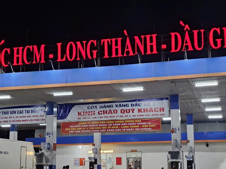 Nguy cơ gi&aacute;n đoạn cung cấp xăng dầu tr&ecirc;n cao tốc TPHCM - Long Th&agrave;nh - dầu Gi&acirc;y - Ảnh 1.