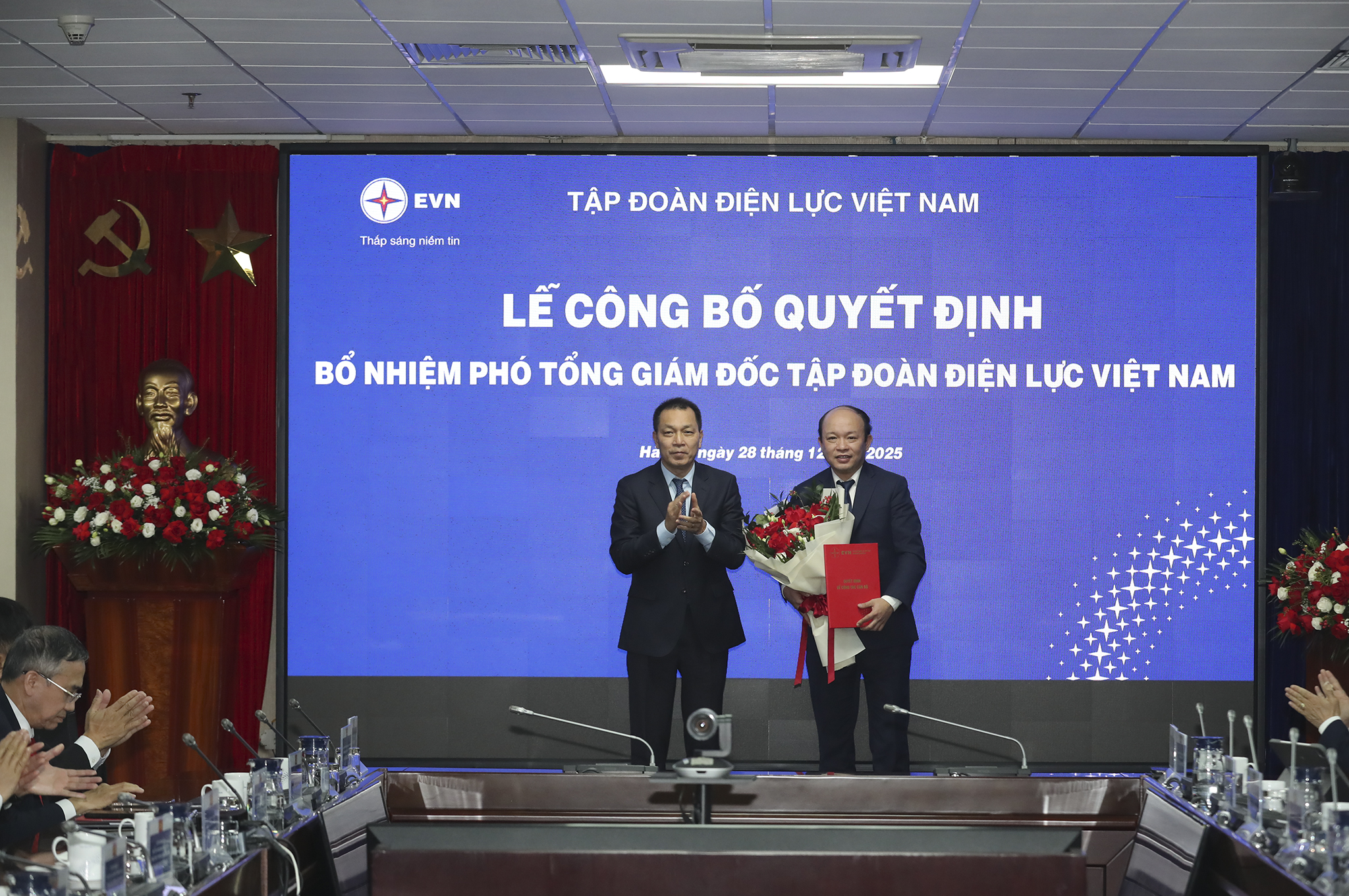 2 Tân Phó Tổng giám đốc EVN và những thông tin đáng chú ý Về họ - Ảnh 3.