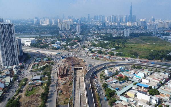Công trường sôi động trước thềm năm mới