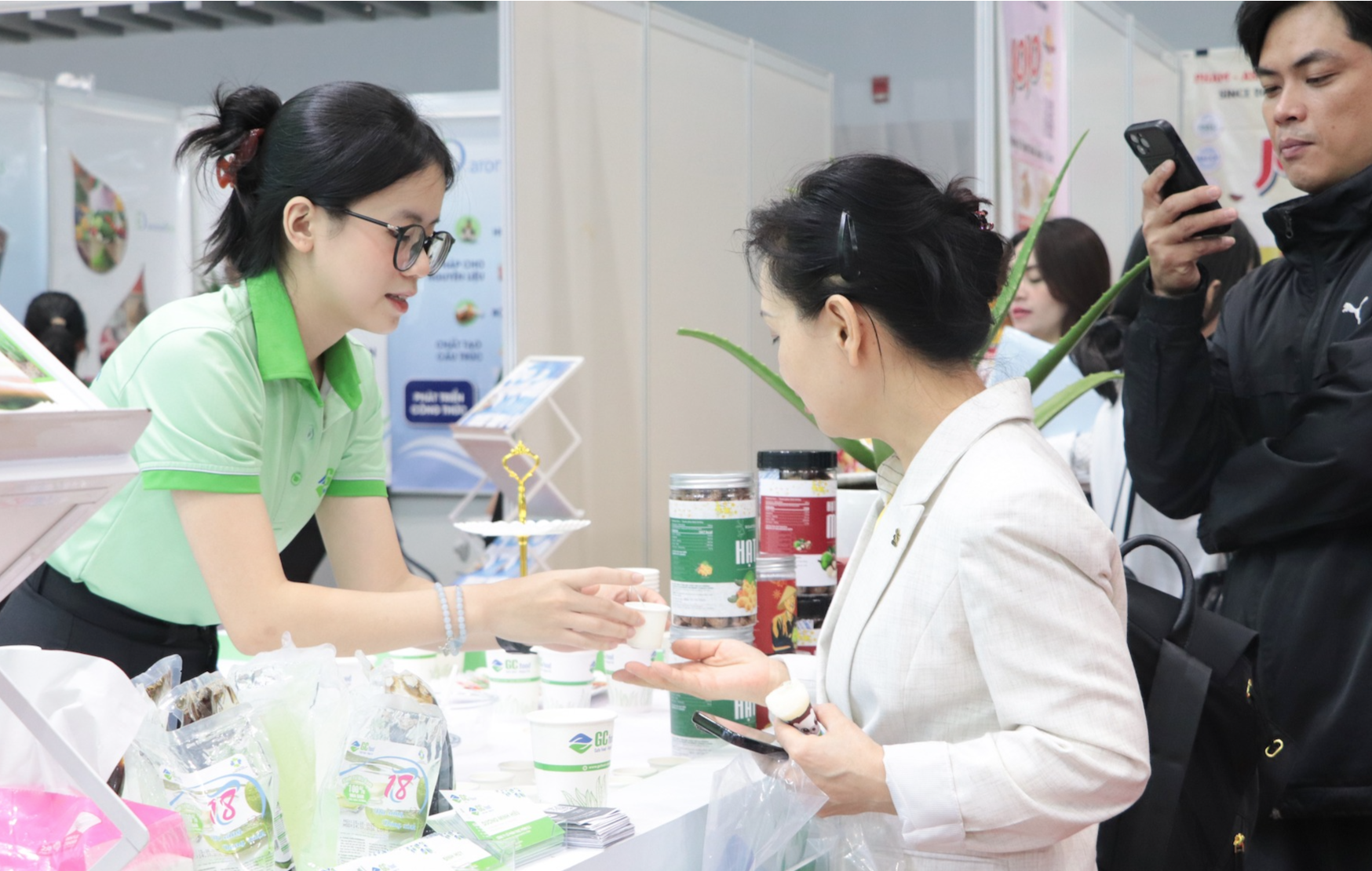 Đi làm Tết Dương lịch, lương cao nhất lên tới 490% - Ảnh 1.