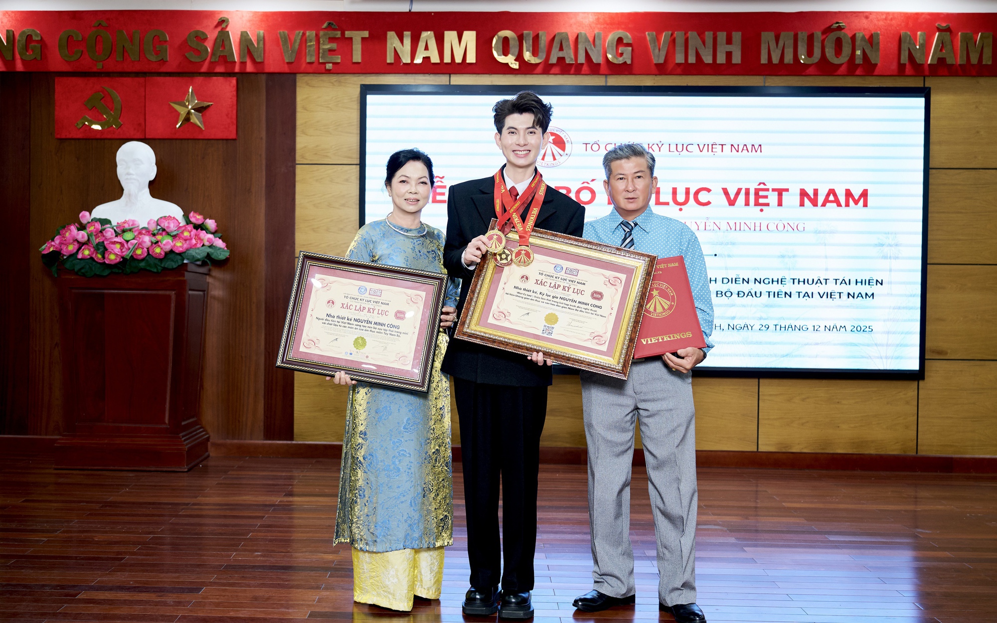 NTK Nguyễn Minh Công tạo nên kỳ tích chưa từng có với 2 lần nhận kỷ lục Việt Nam