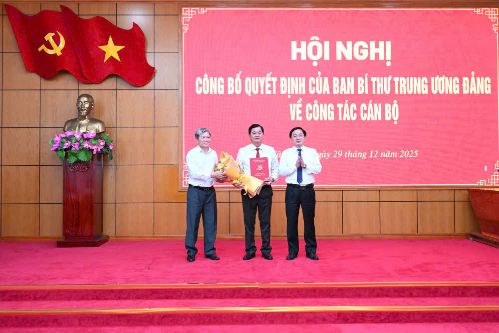 Tây Ninh công bố quyết định bổ nhiệm cán bộ mới từ Ban Bí thư - Ảnh 1.