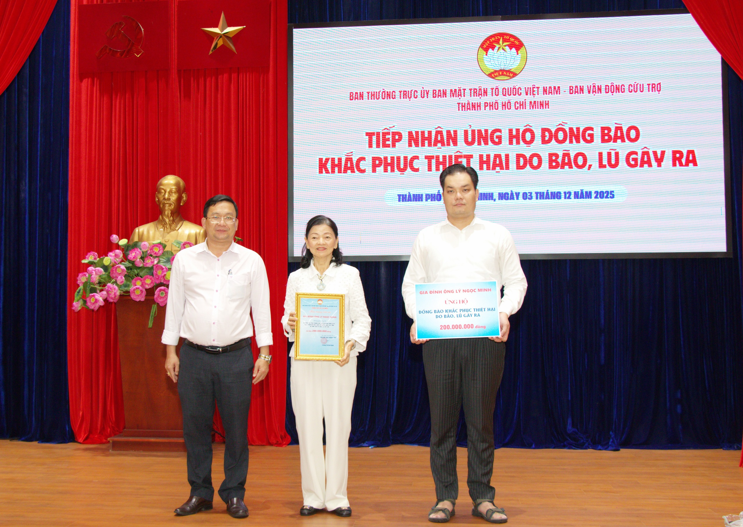 TPHCM tiếp nhận th&ecirc;m hơn 20 tỉ đồng ủng hộ đồng b&agrave;o bị thiệt hại do b&atilde;o lũ - Ảnh 2.