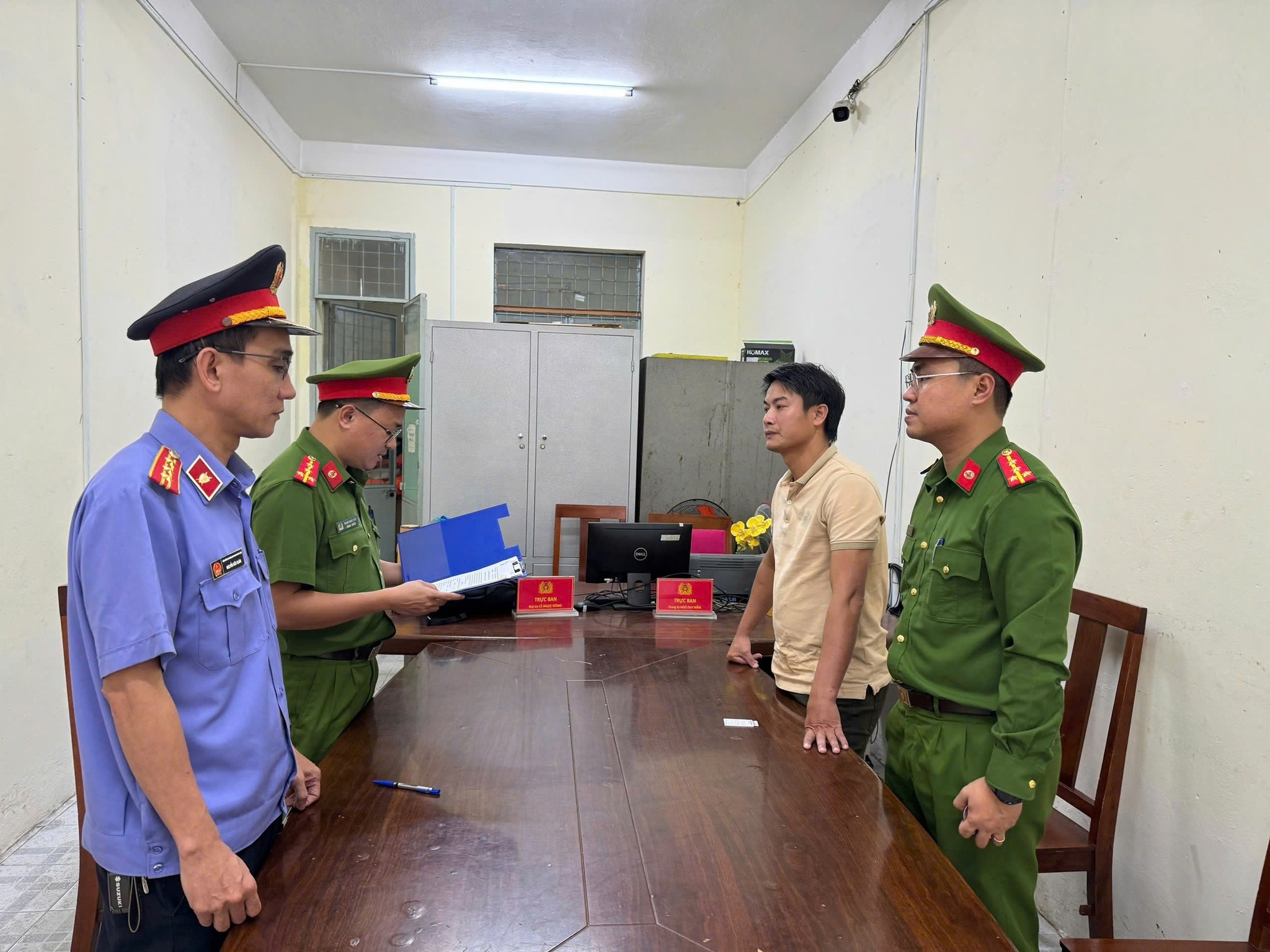 Bắt tạm giam giám đốc doanh nghiệp Đà Nẵng vì khai thác cát trái phép - Ảnh 1.