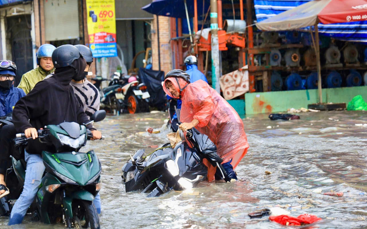 TPHCM lập kịch bản "bốn tại chỗ" ứng phó mưa bão phục vụ bầu cử 2026