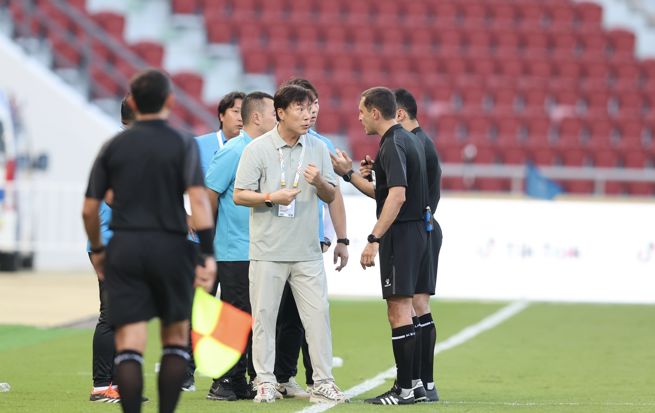 Clip b&agrave;n thắng g&acirc;y tranh c&atilde;i của Nguyễn Đ&igrave;nh Bắc tại SEA Games 33 - Ảnh 7.