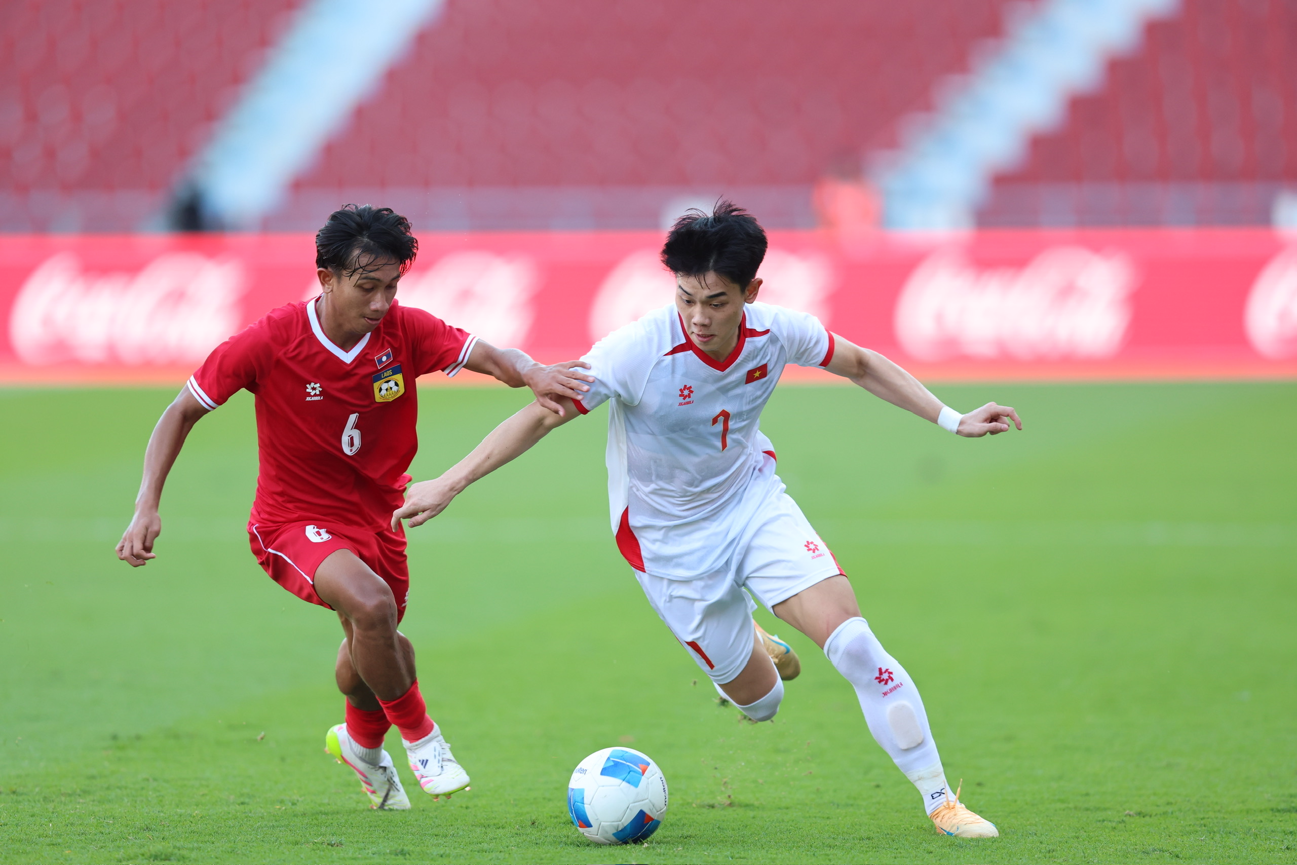 Clip b&agrave;n thắng g&acirc;y tranh c&atilde;i của Nguyễn Đ&igrave;nh Bắc tại SEA Games 33 - Ảnh 1.