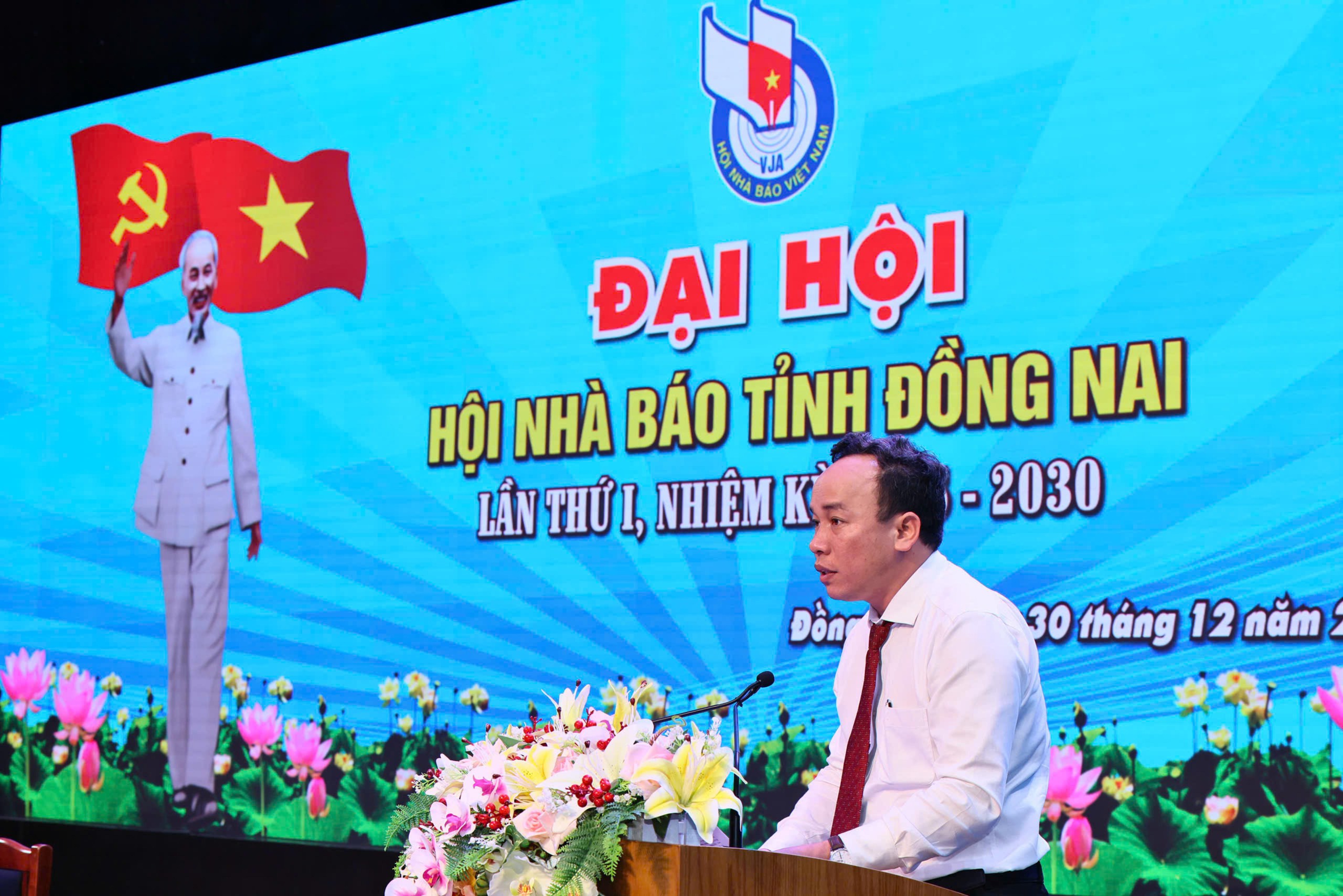 Nh&agrave; b&aacute;o Trần Nam Đ&ocirc;ng t&aacute;i đắc cử Chủ tịch Hội Nh&agrave; b&aacute;o tỉnh Đồng Nai - Ảnh 4.