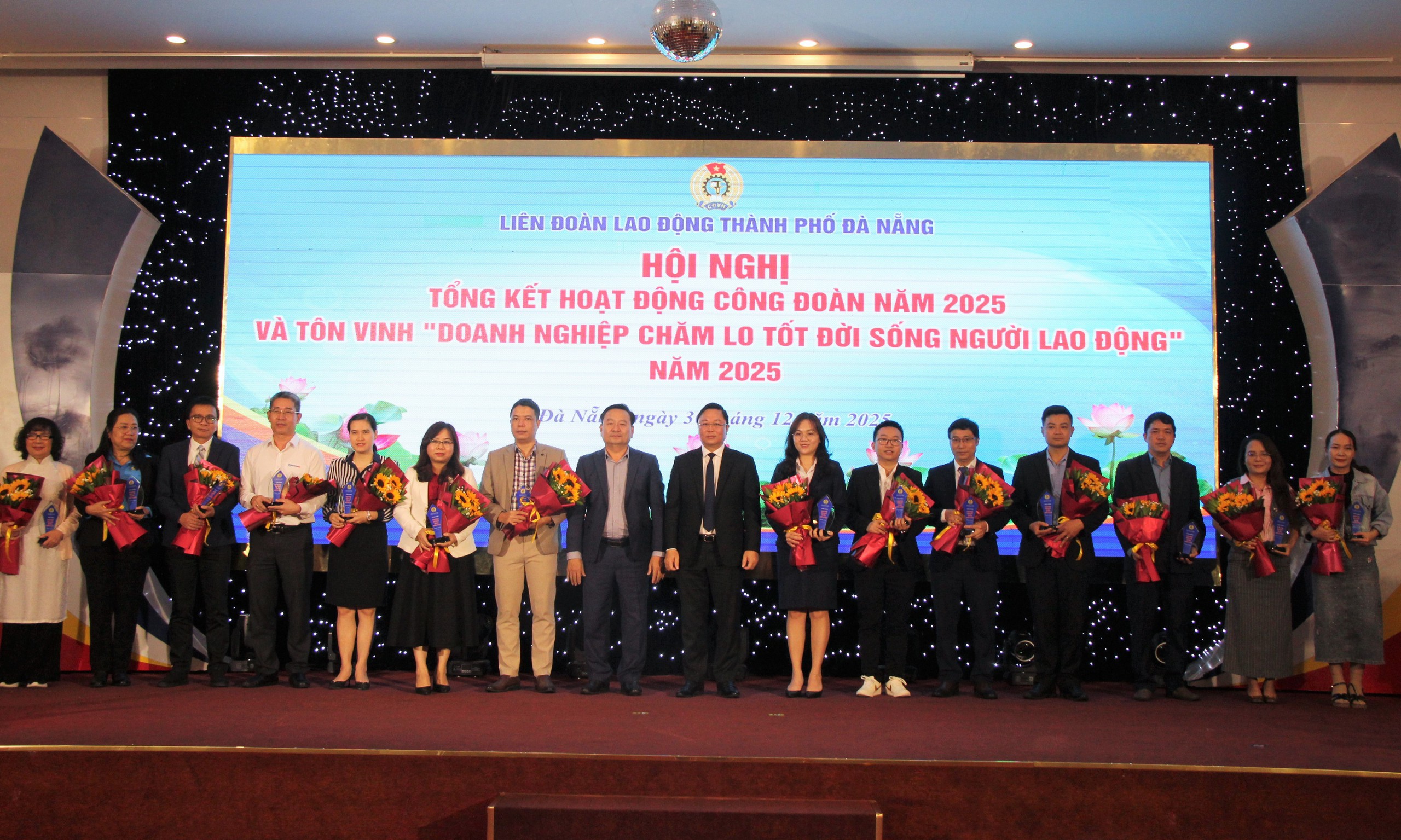 C&ocirc;ng đo&agrave;n Đ&agrave; Nẵng: Hơn 133 tỉ đồng hỗ trợ người lao động, t&ocirc;n vinh 56 doanh nghiệp ti&ecirc;u biểu - Ảnh 6.