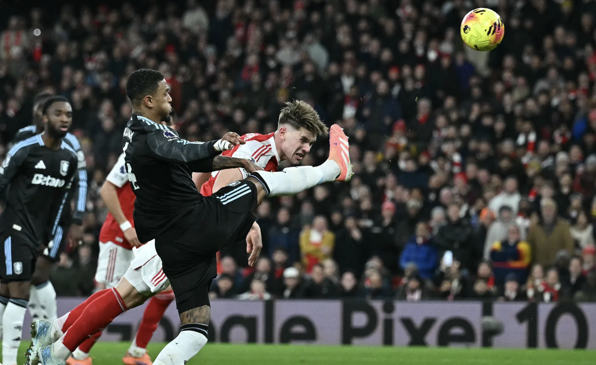 Arsenal dội "mưa bàn thắng" trước Aston Villa, vô địch lượt đi Ngoại hạng - Ảnh 2.