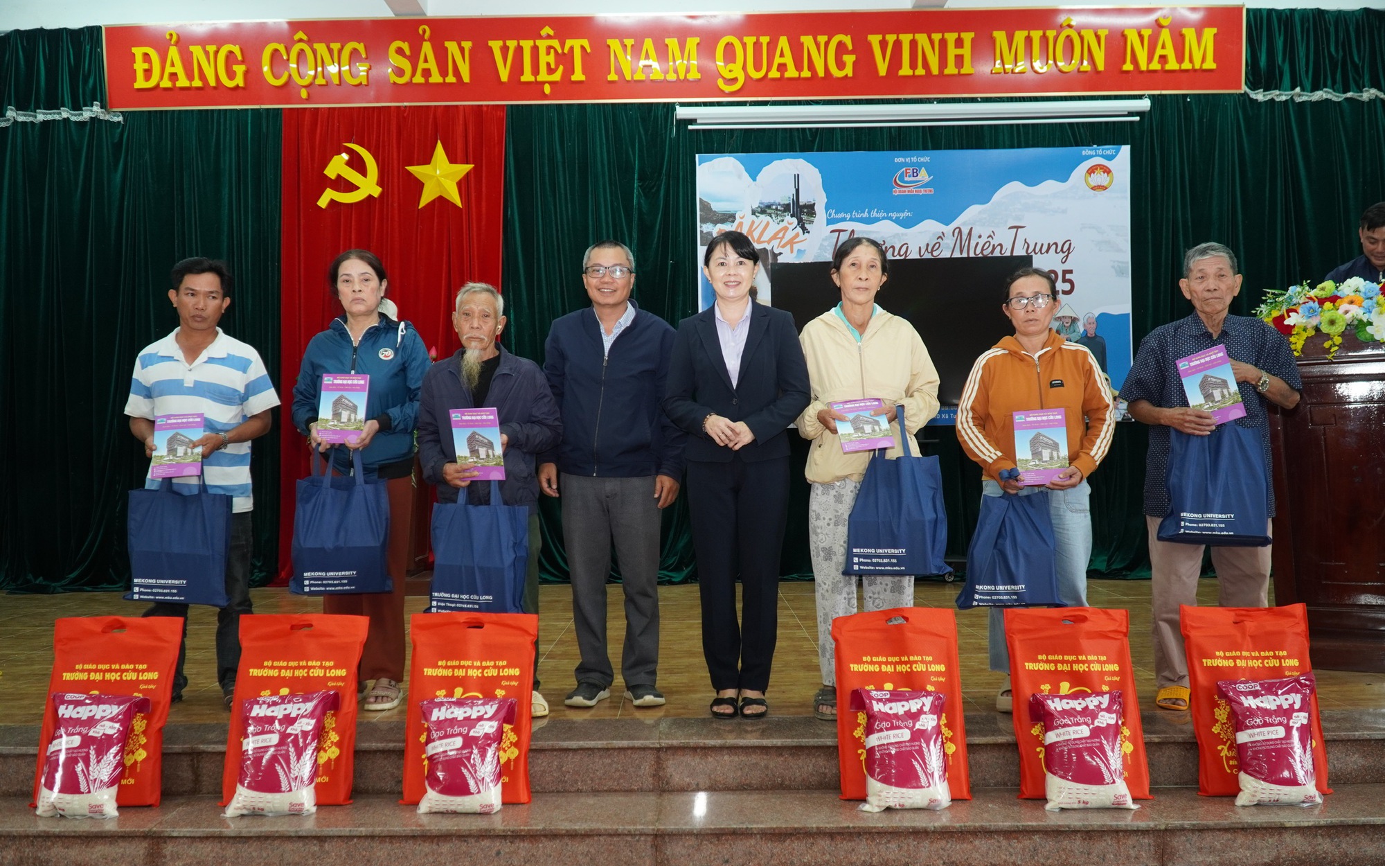 Người dân ở Đắk Lắk xúc động vì nghĩa cử đẹp của Trường Đại học Cửu Long