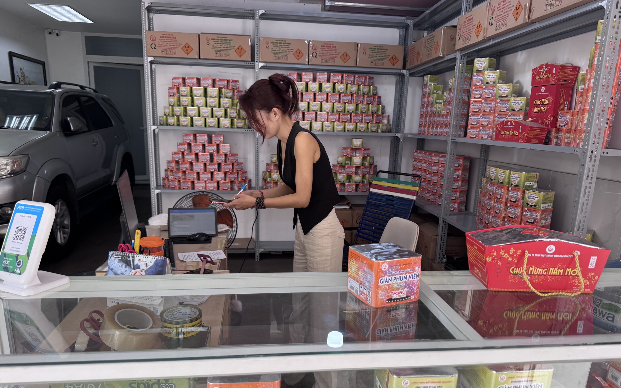 Làng hoa Tết gượng dậy sau bão lũ - Ảnh 3.