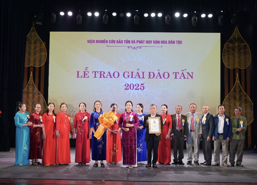Giải thưởng Đ&agrave;o Tấn 2025 - bền bỉ g&igrave;n giữ v&agrave; lan tỏa gi&aacute; trị văn h&oacute;a d&acirc;n tộc - Ảnh 2.