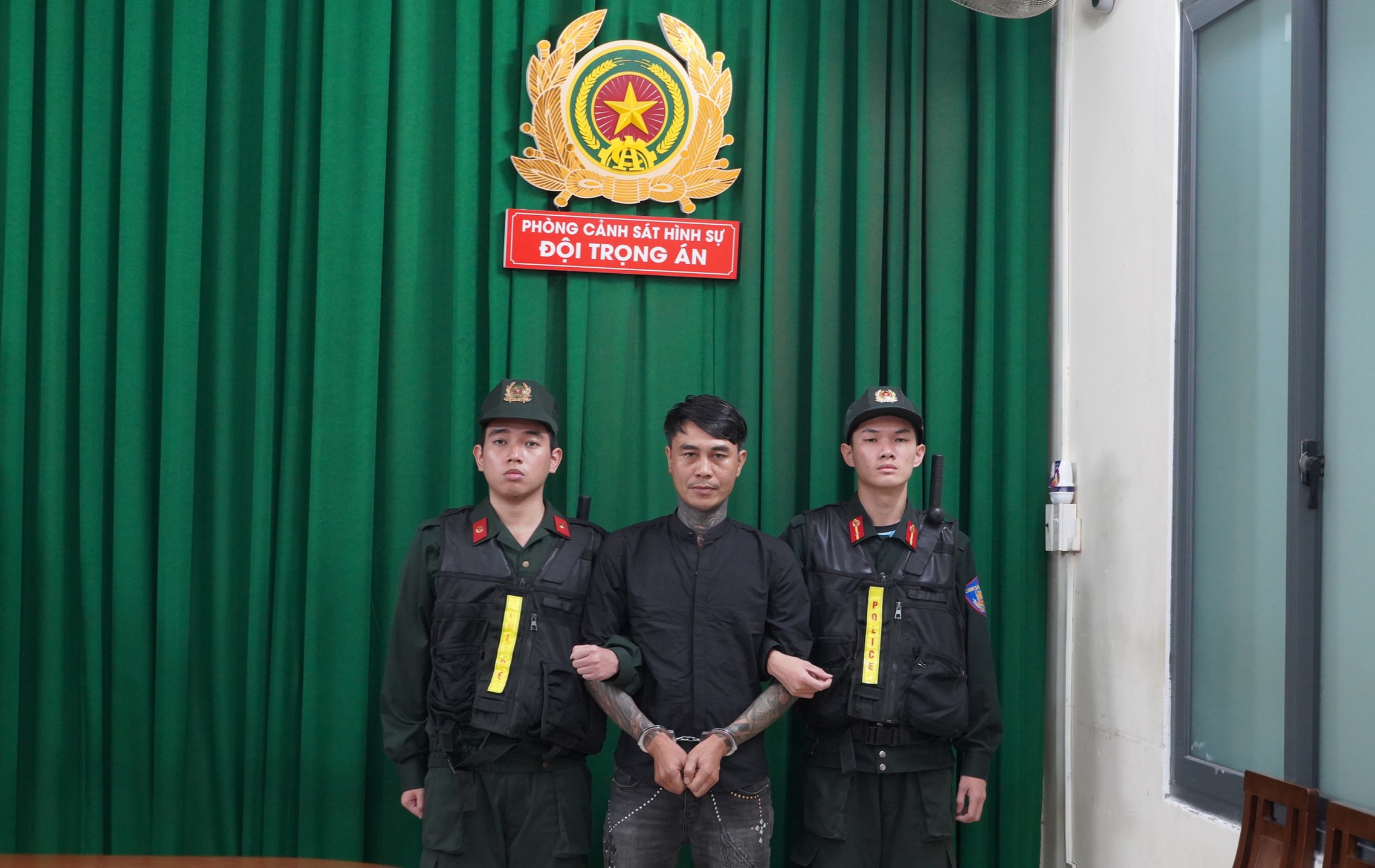 Công an TPHCM bắt Lê Phong Gia Lai - Ảnh 1.
