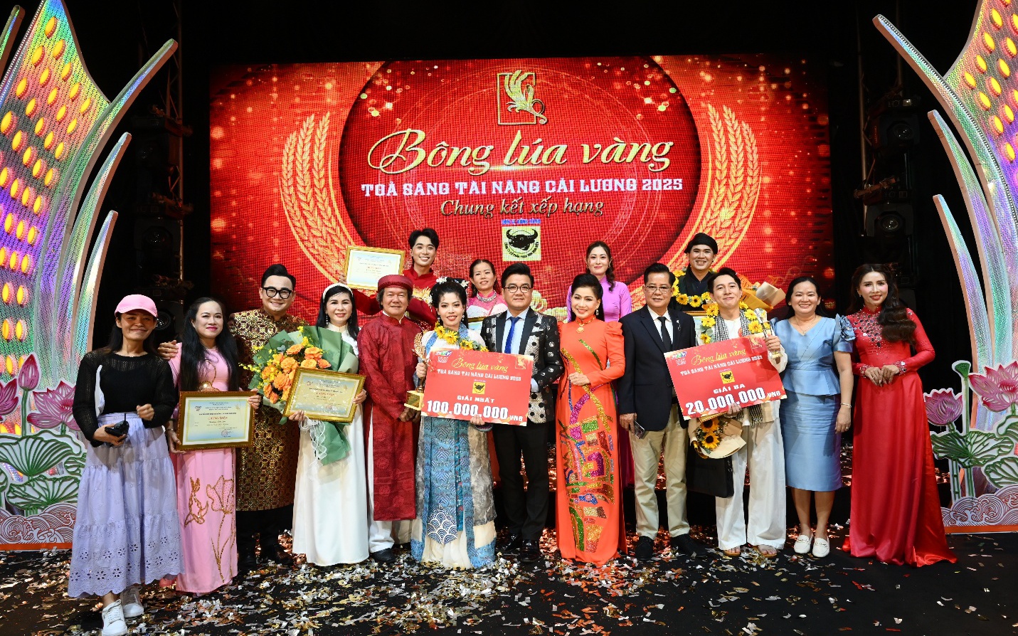 Bình Điền – 32 năm bền bỉ đồng hành, toả sáng tài năng cải lương Việt