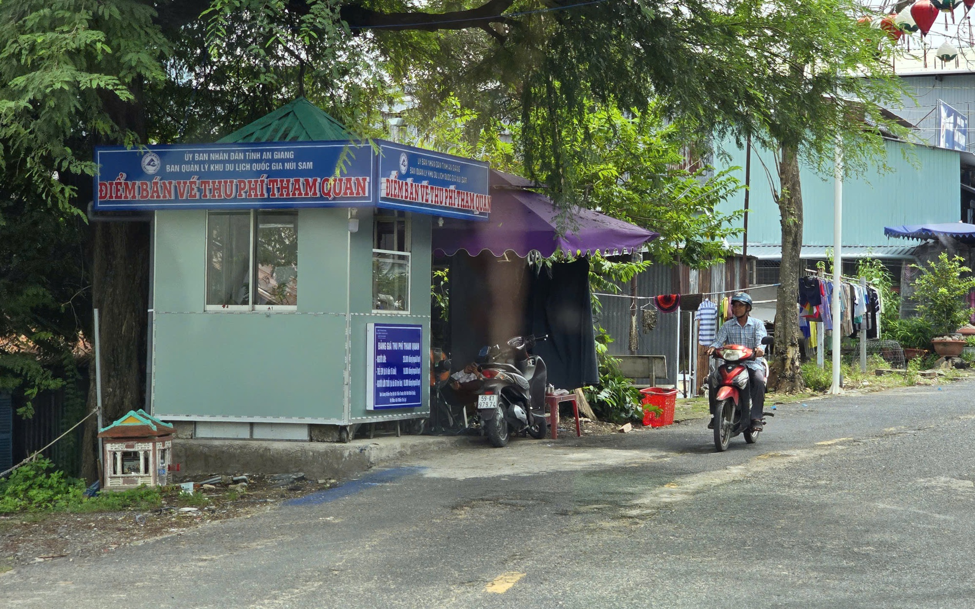 Nhiều bạn đọc ủng hộ bỏ thu phí ở Núi Sam, tỉnh An Giang - Ảnh 2.