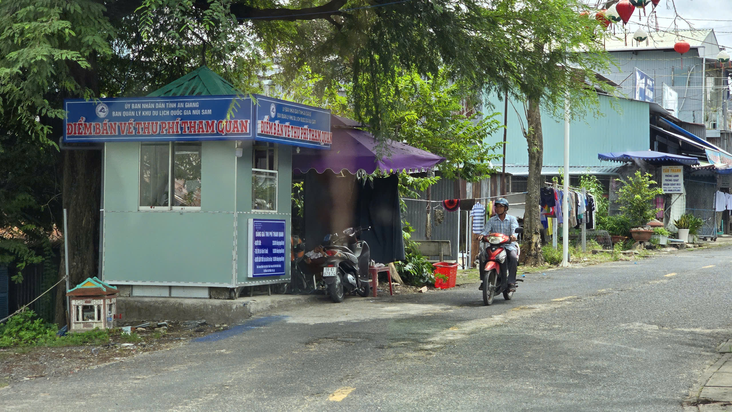 Đề xuất dừng thu phí Núi Sam vì "dư luận không thuận" - Ảnh 1.