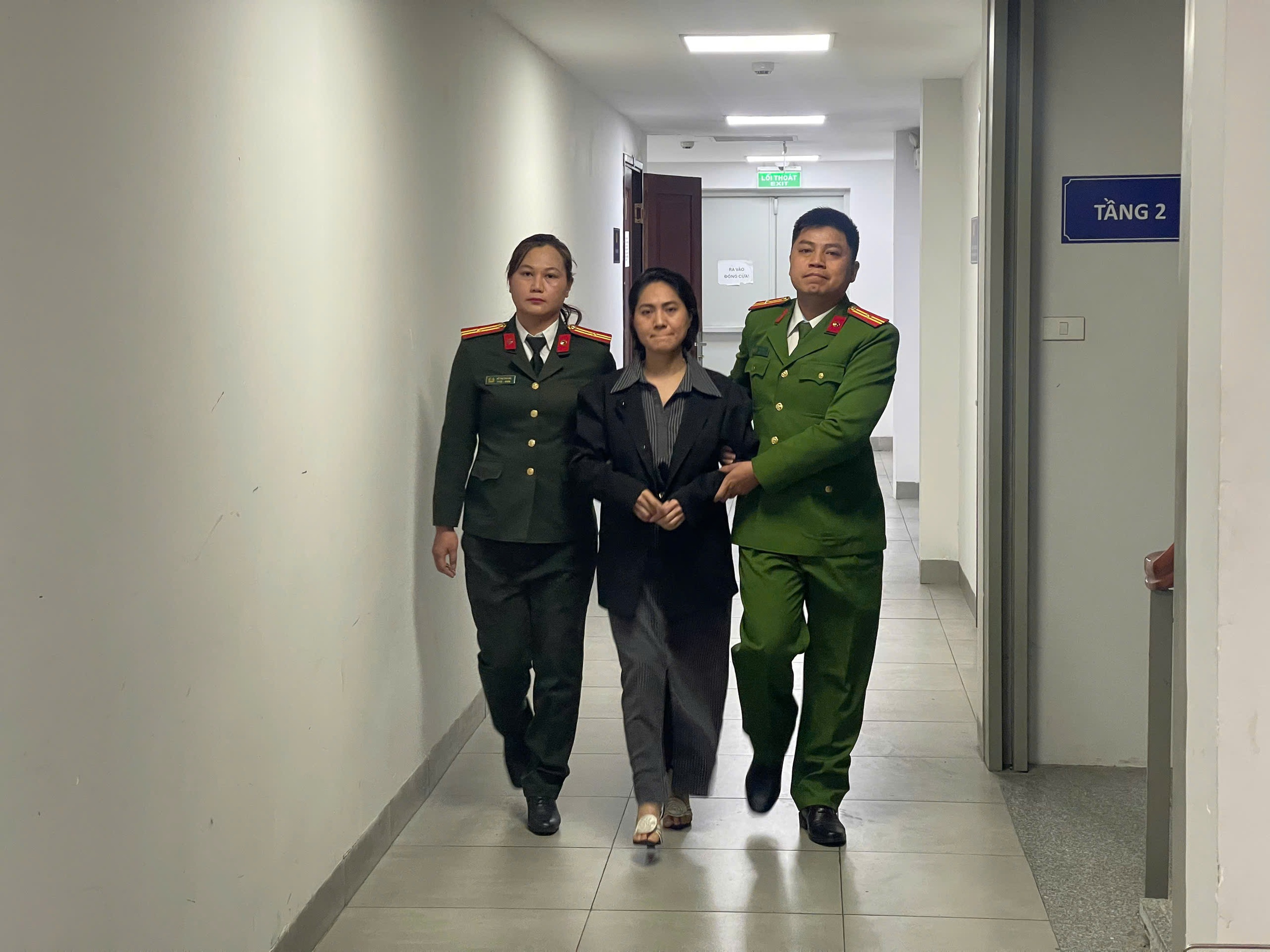 Nữ gi&aacute;m đốc tổ chức chương tr&igrave;nh "Về đ&acirc;y bốn c&aacute;nh chim trời" khai g&igrave;? - Ảnh 1.
