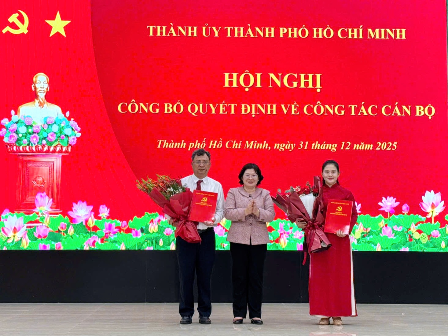 Trao quyết định mới cho B&iacute; thư đảng ủy phường B&igrave;nh Dương v&agrave; c&aacute;c phường l&acirc;n cận - Ảnh 2.