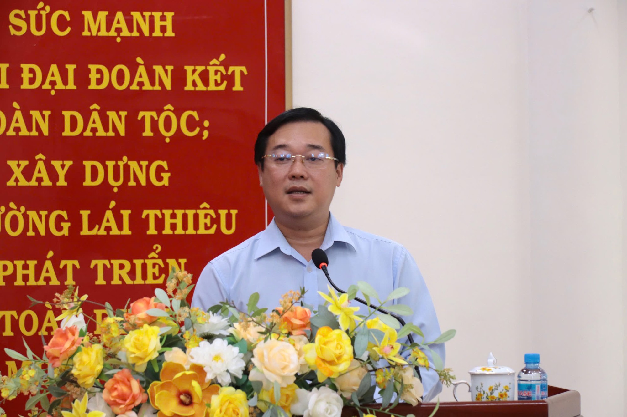 Ph&oacute; B&iacute; thư L&ecirc; Quốc Phong trao Quyết định c&ocirc;ng t&aacute;c c&aacute;n bộ tại phường L&aacute;i Thi&ecirc;u - Ảnh 3.
